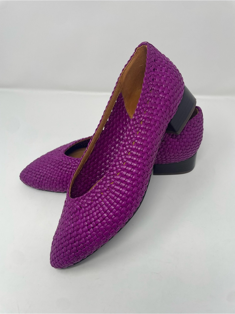 Sezane Braided leather Eva Balletinas Pointed-Toe Flats in Vibrant Magenta